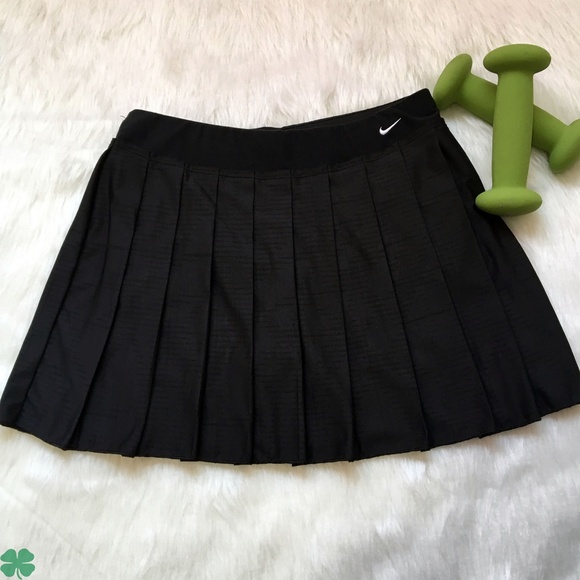 Nike Dresses & Skirts - Nike Tennis Skirt With Built In Shorts Size Small